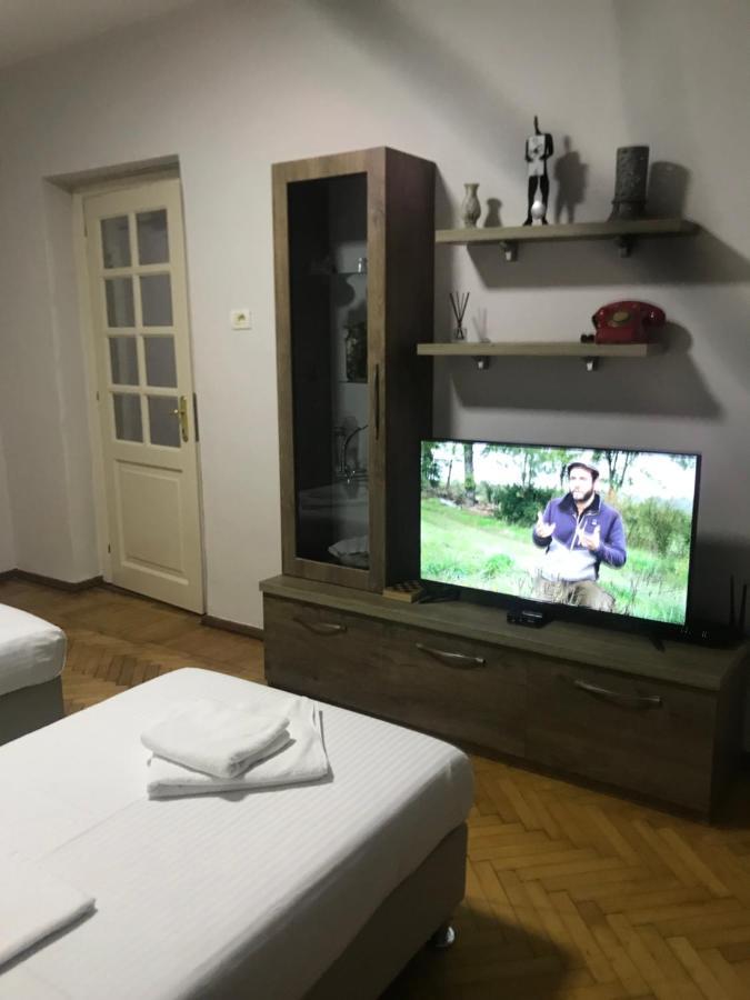 Apartamento Proper House Iva Tirana Exterior foto